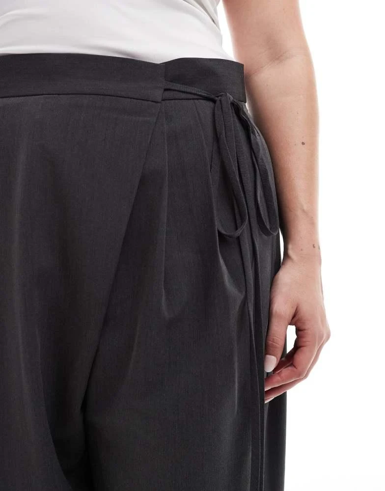 ASOS ASOS DESIGN Curve tailored wide leg trousers with wrap tie detail in grey 4