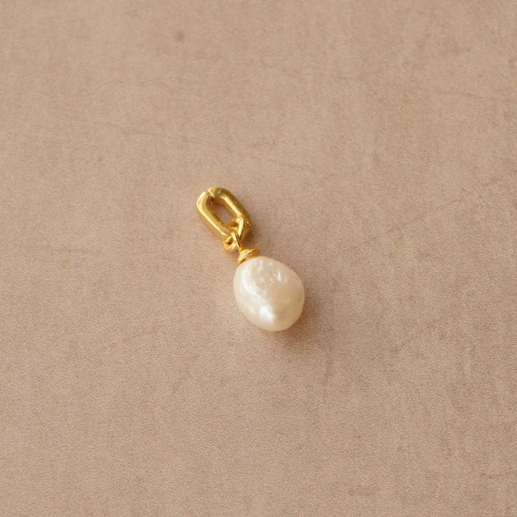 Orelia LUXE LUXE Baroque Pearl Charm 3