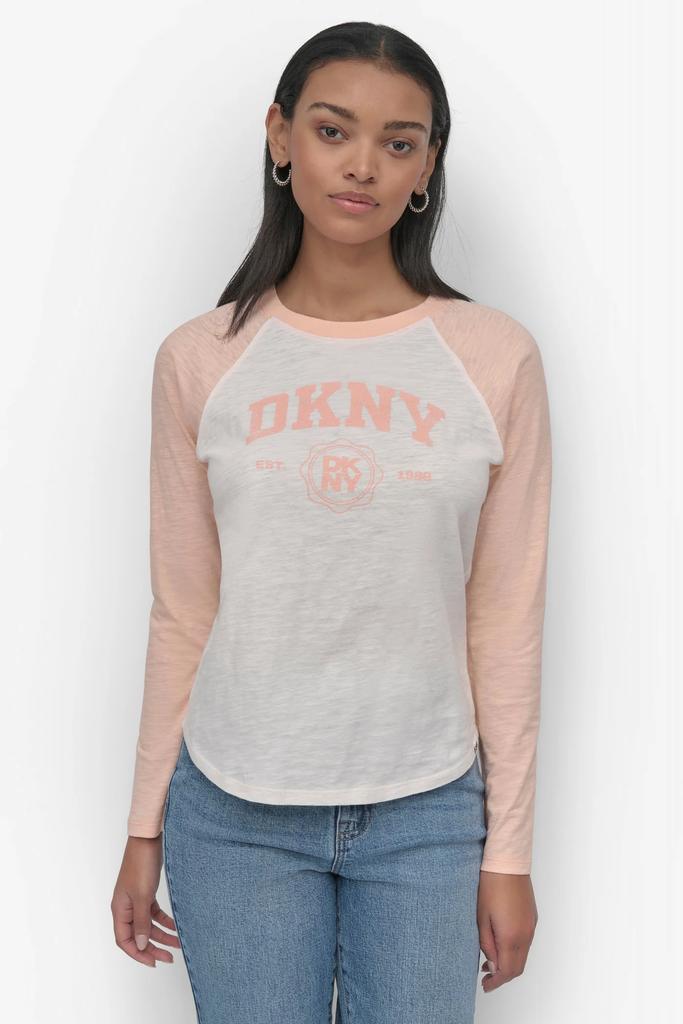 DKNY ARCHED NEW YORK  LOGO RAGLAN LONG SLEEVE TEE