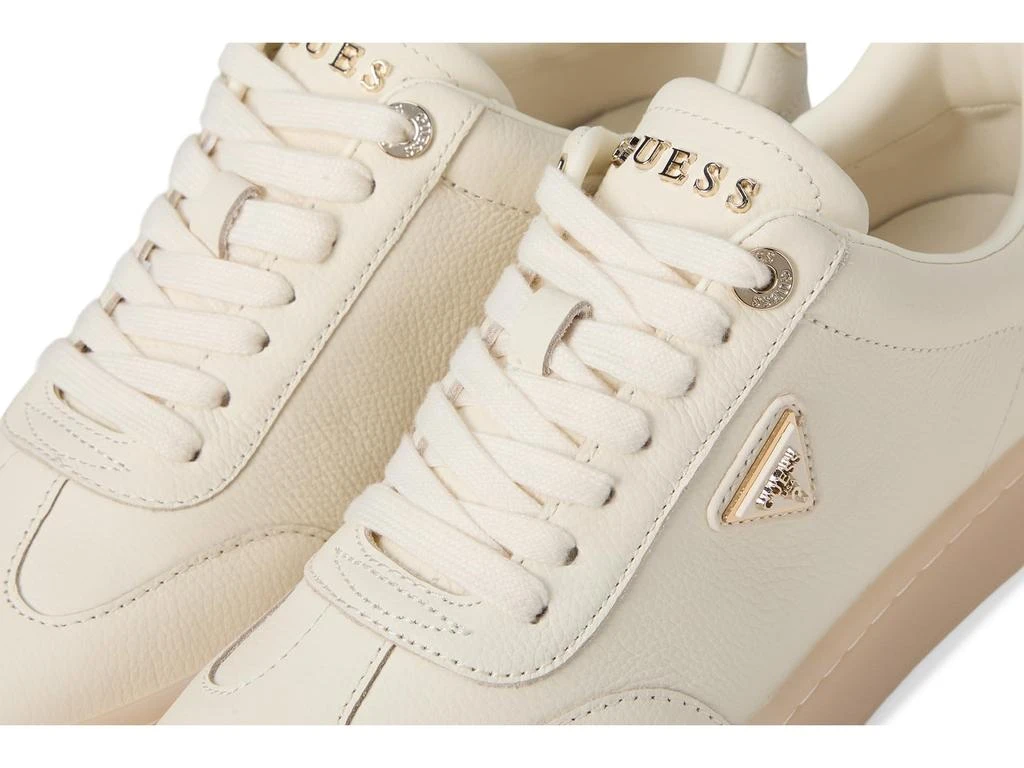 GUESS Jazlie 6