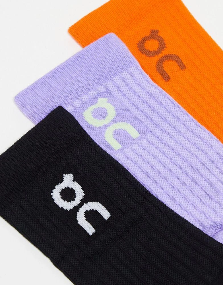 On ON 3 pack logo socks in comet flame and black 2