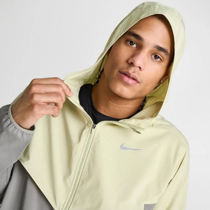NIKE Men's Nike Windrunner Repel Running Jacket 5