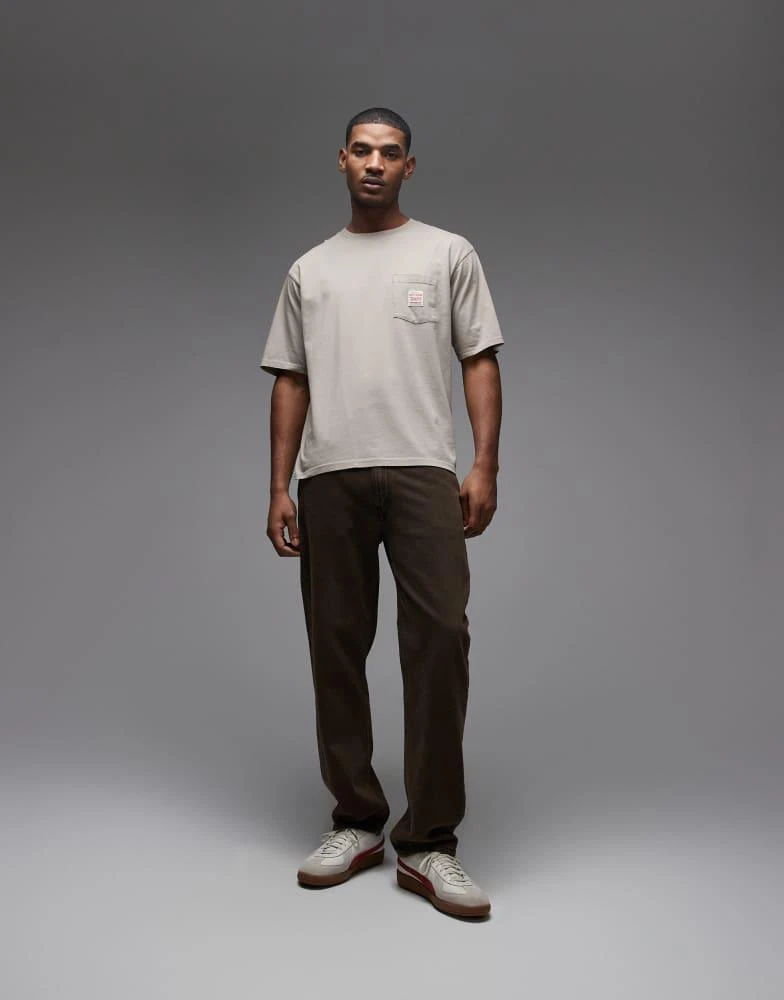 Levi
s Levi
s Workwear pocket logo t-shirt in brown 2