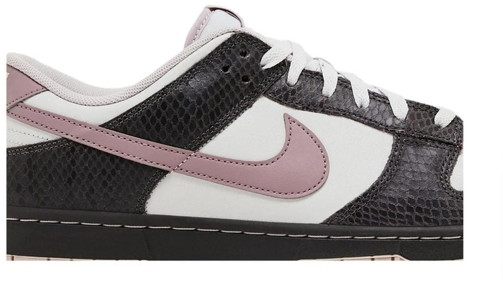 NIKE Dunk Low SE Medium Ash Violet Snakeskin 3