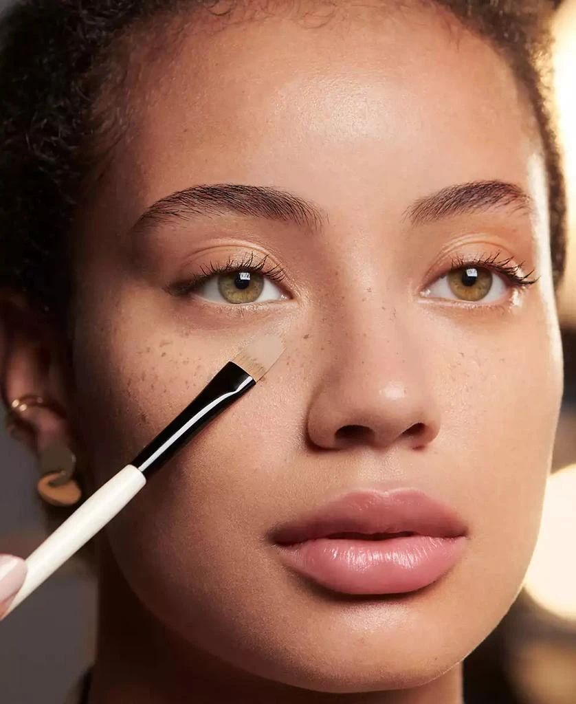 Bobbi Brown Concealer Blending Brush 2