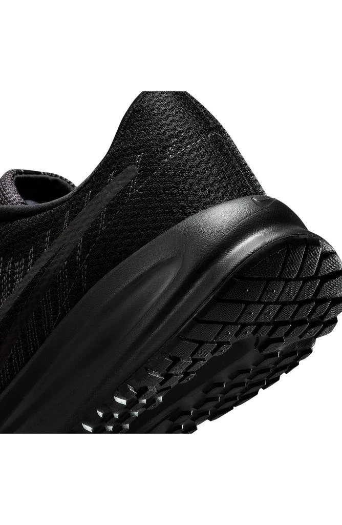 NIKE Run Defy Running Shoe 9