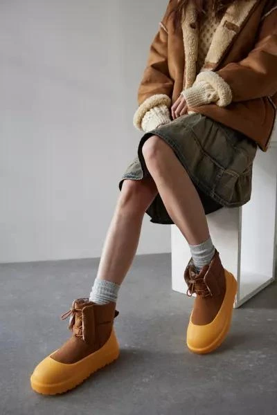 UGG UGG Classic Maxi Toggle Bootie 1
