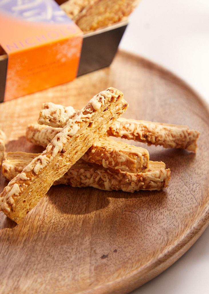 Harvey Nichols Emmental & Onion Straws 110g