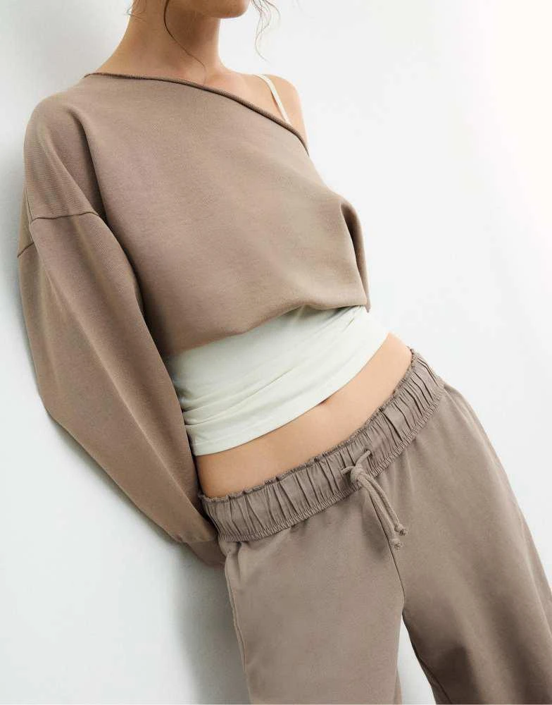 Stradivarius Stradivarius Washed effect straight-leg jogger trousers in beige 3