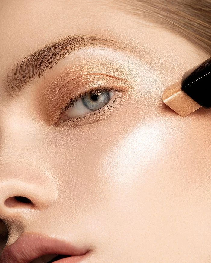 HOURGLASS Vanish™ Flash Highlighting Stick 5