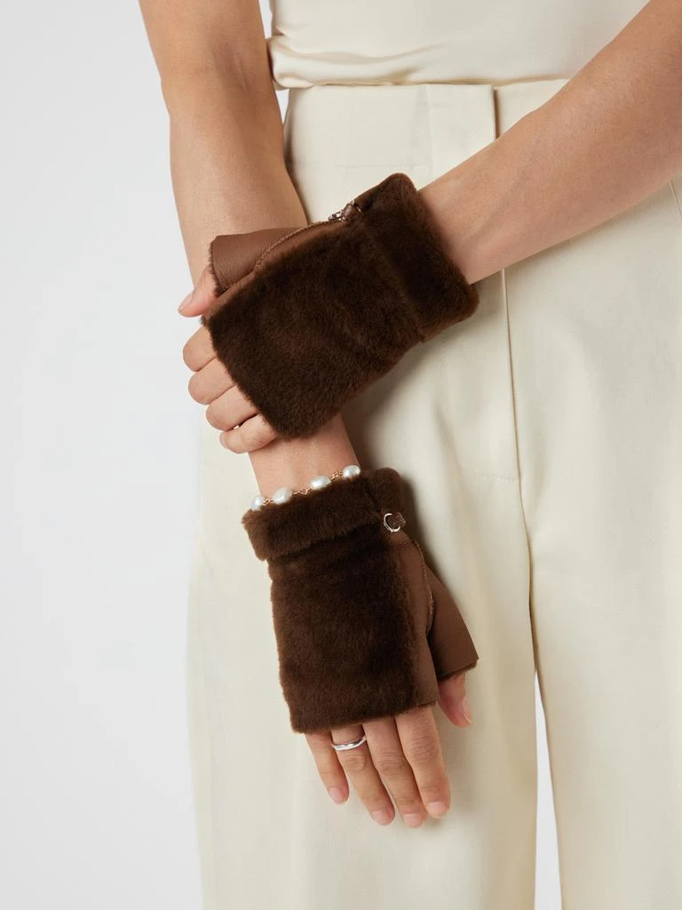 Gushlow & Cole Mini shearling mittens 2