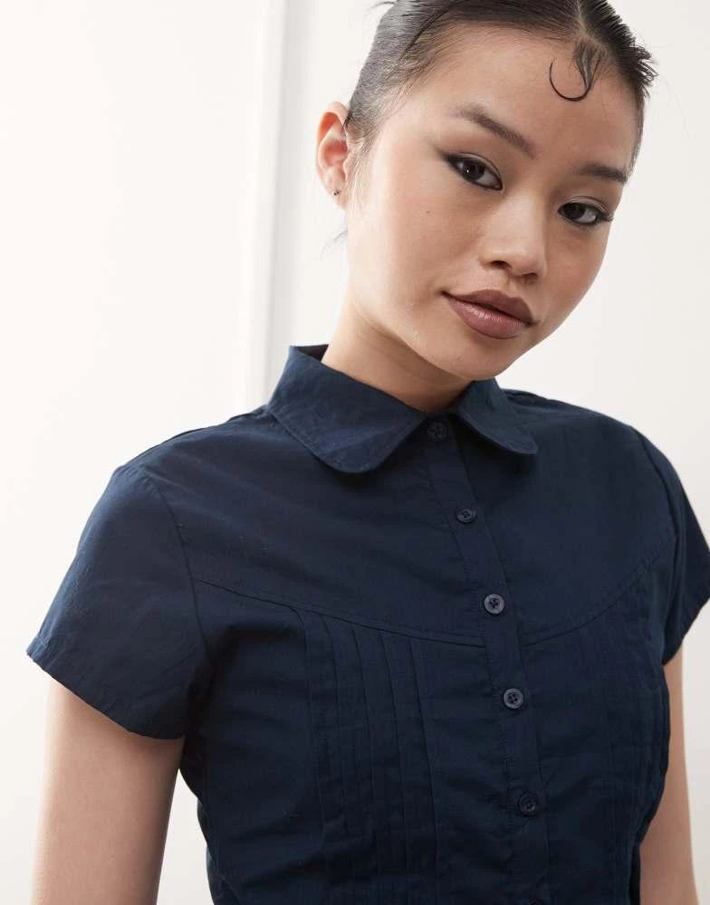 Motel Motel wilmot pintuck fitted blouse in navy 4