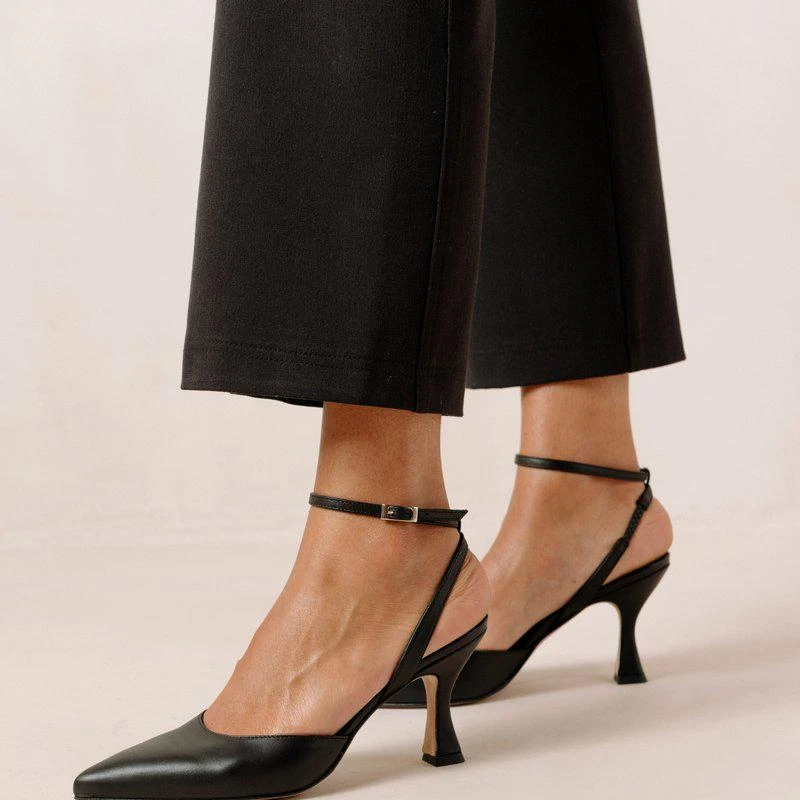 ALOHAS Cinderella Leather Pumps 1