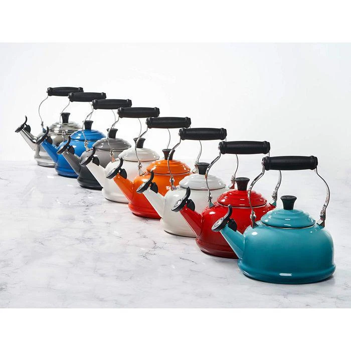 Le Creuset 1.7-Quart Whistling Kettle 3
