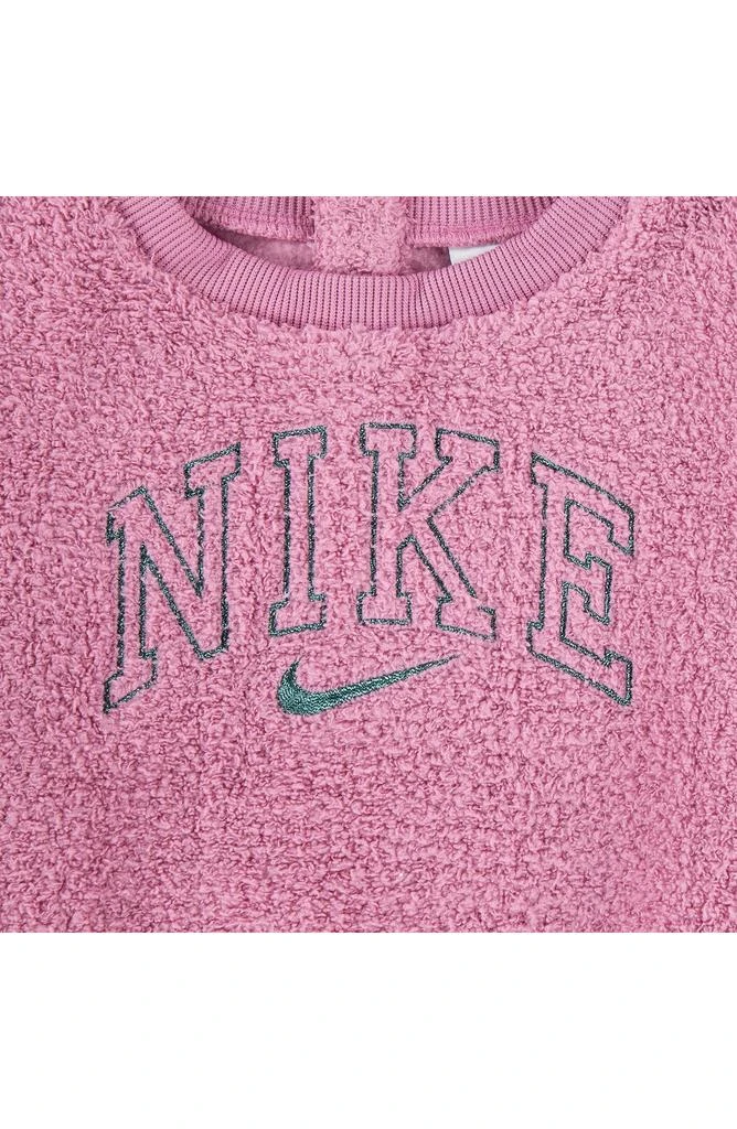 NIKE Embroidered Sweatshirt 
Flare Pants Set 3