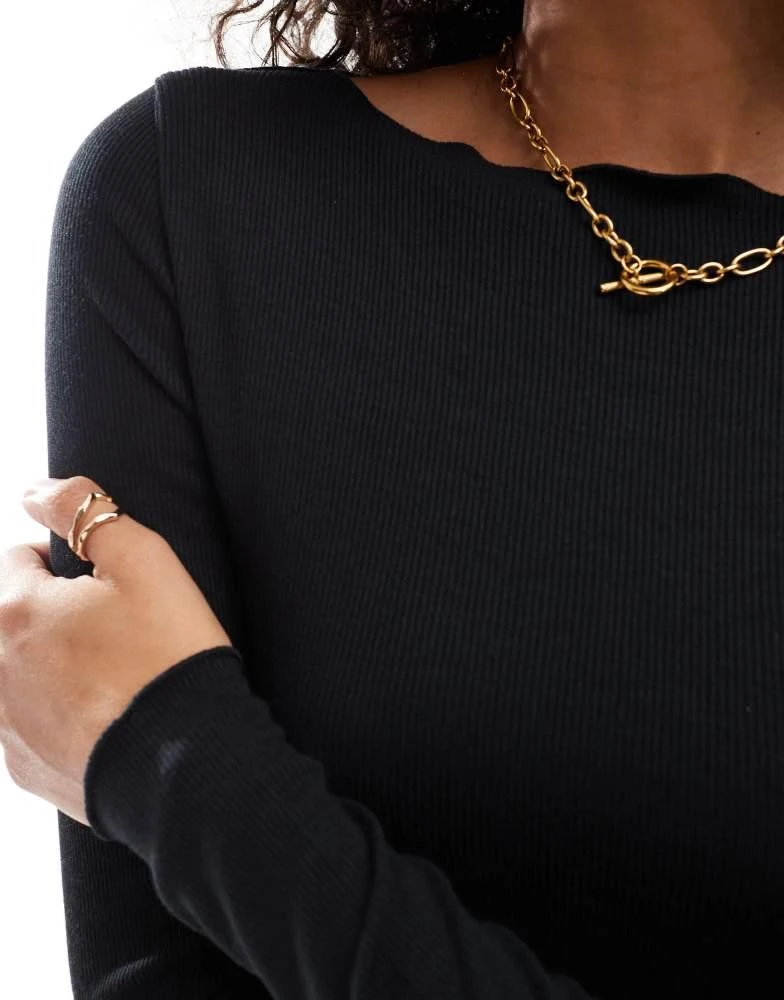 Abercrombie & Fitch Abercrombie & Fitch long sleeve ribbed top with slash neck in black 3