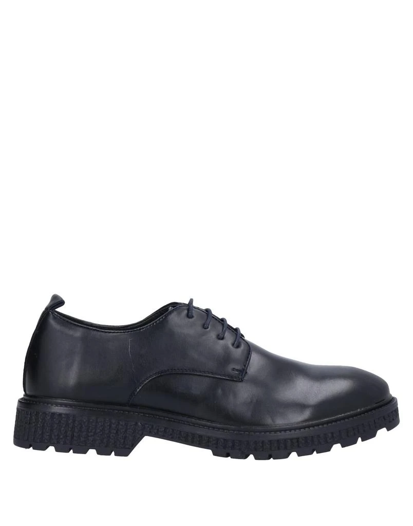 TSD12 Laced shoes 1