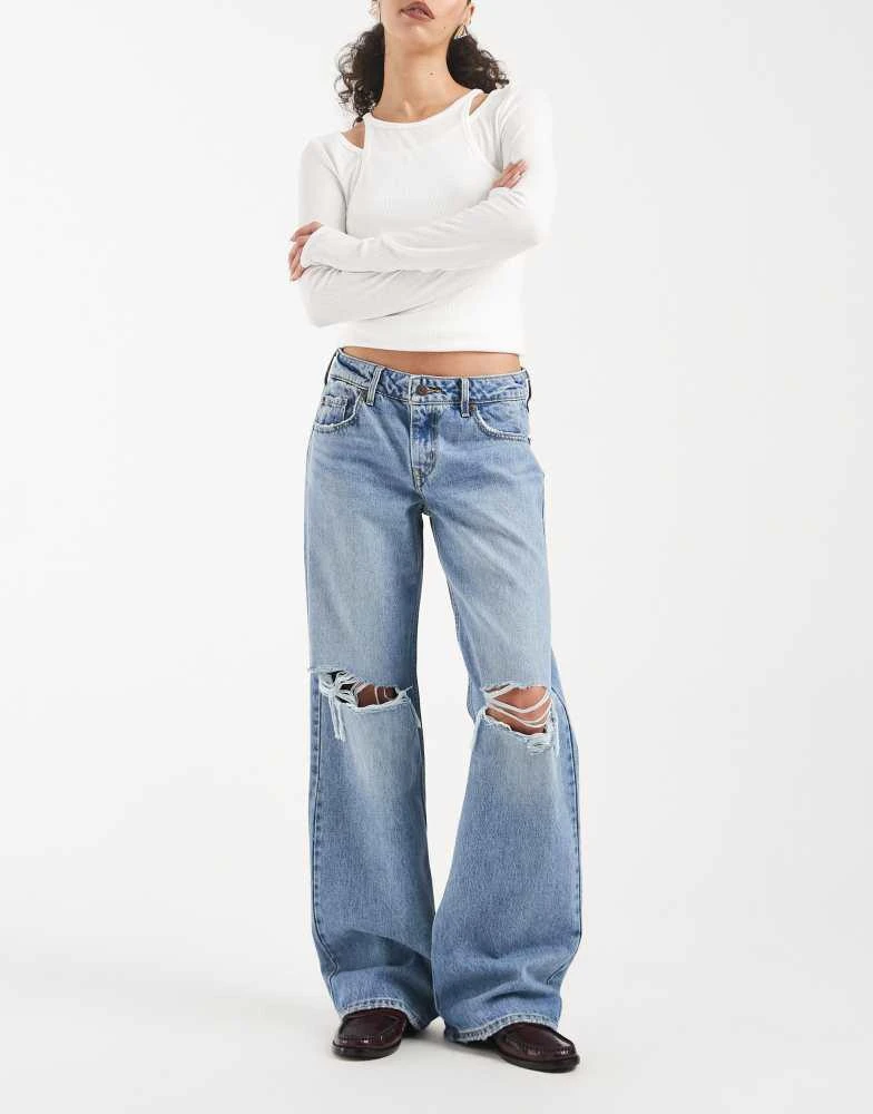 Levi
s Levi
s low loose jeans with rips in mid blue