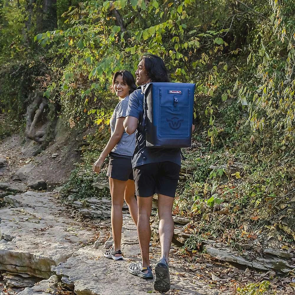 Moosejaw Moosejaw Chilladilla 24 Can Soft-Sided Backpack Cooler 7