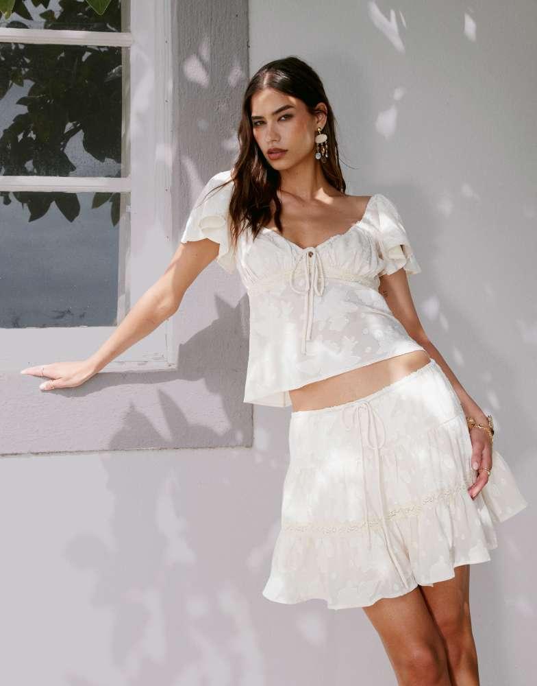 Kiss The Sky Kiss The Sky jacquard tiered mini skirt in cream
