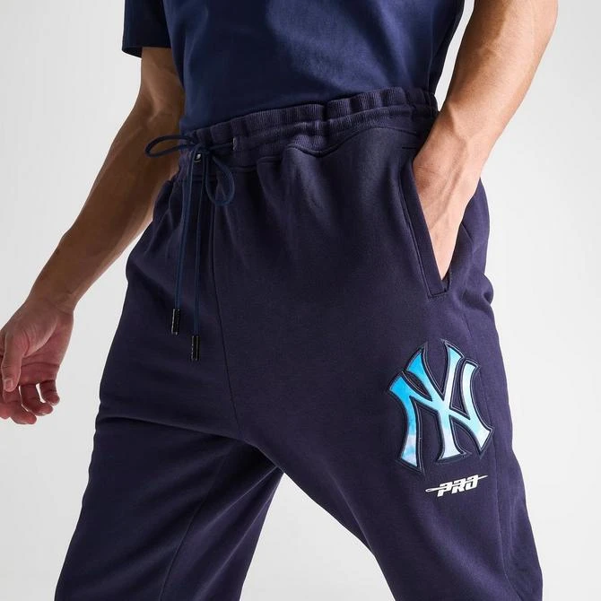 Pro Standard Men's Pro Standard New York Yankees MLB Cloud Logo Jogger Pants 6
