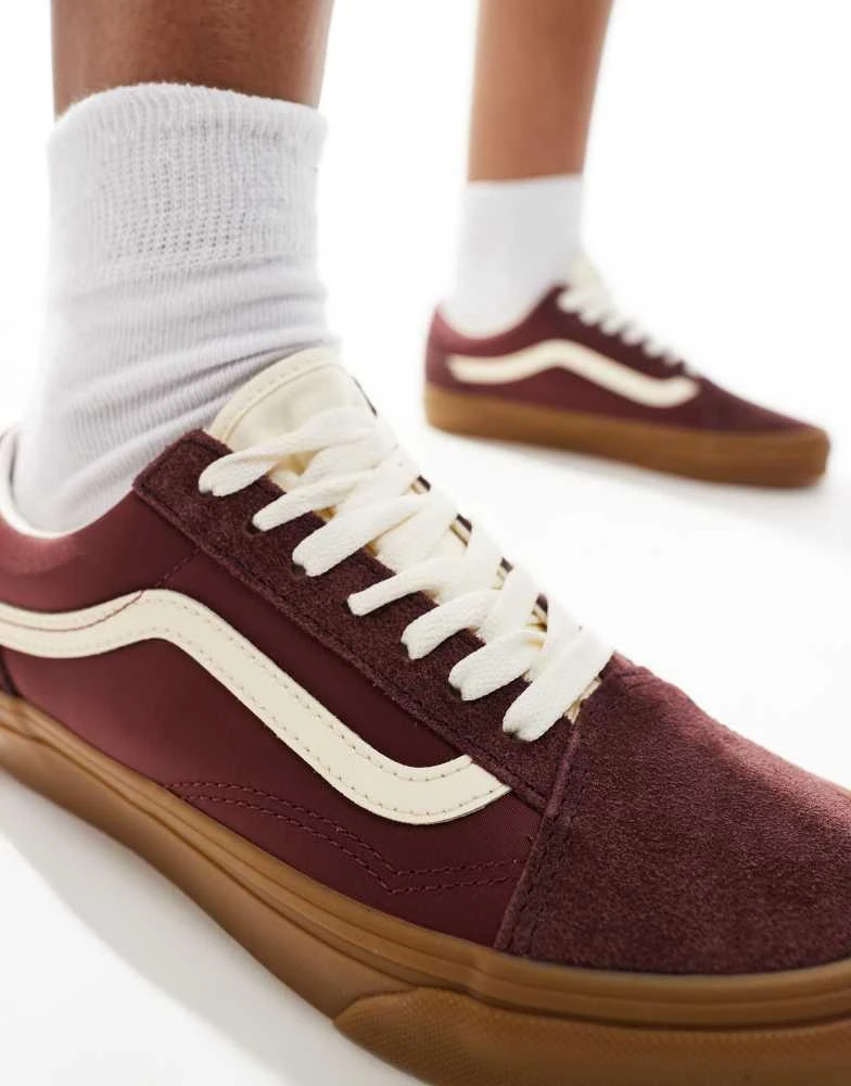 Vans Vans old skool trainers in burgundy with gum sole 4