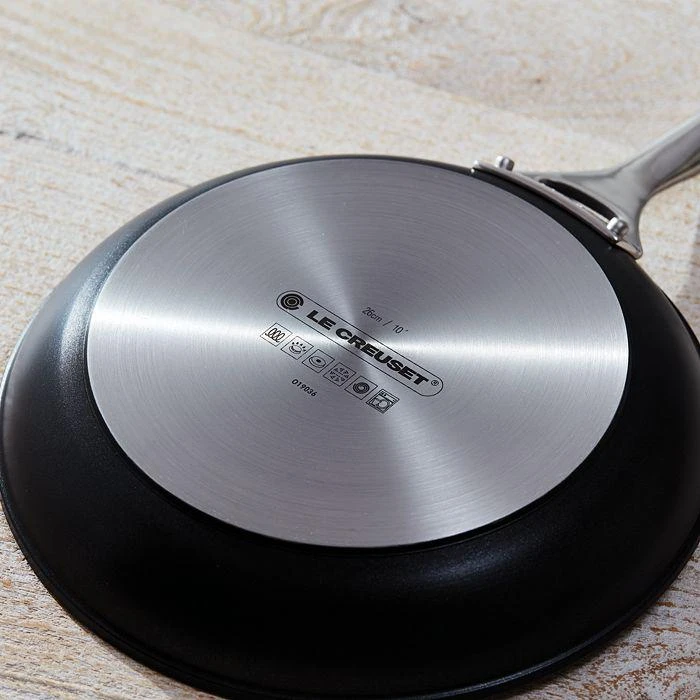 Le Creuset 11" Nonstick Crepe Pan 7