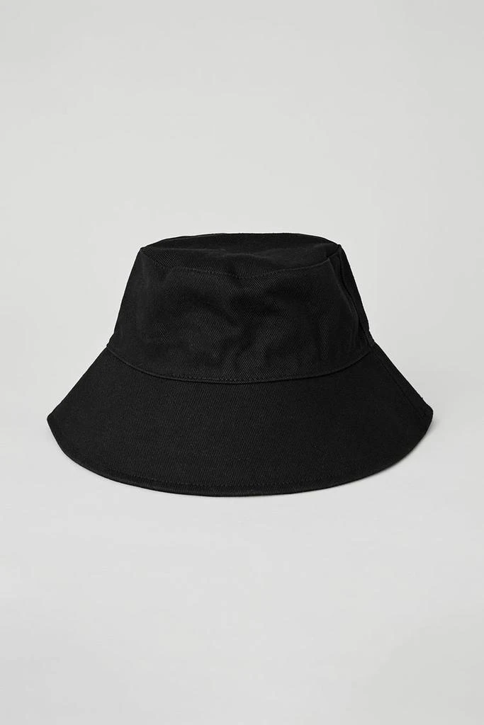 Alo Weekender Bucket Hat - Candy Red 2