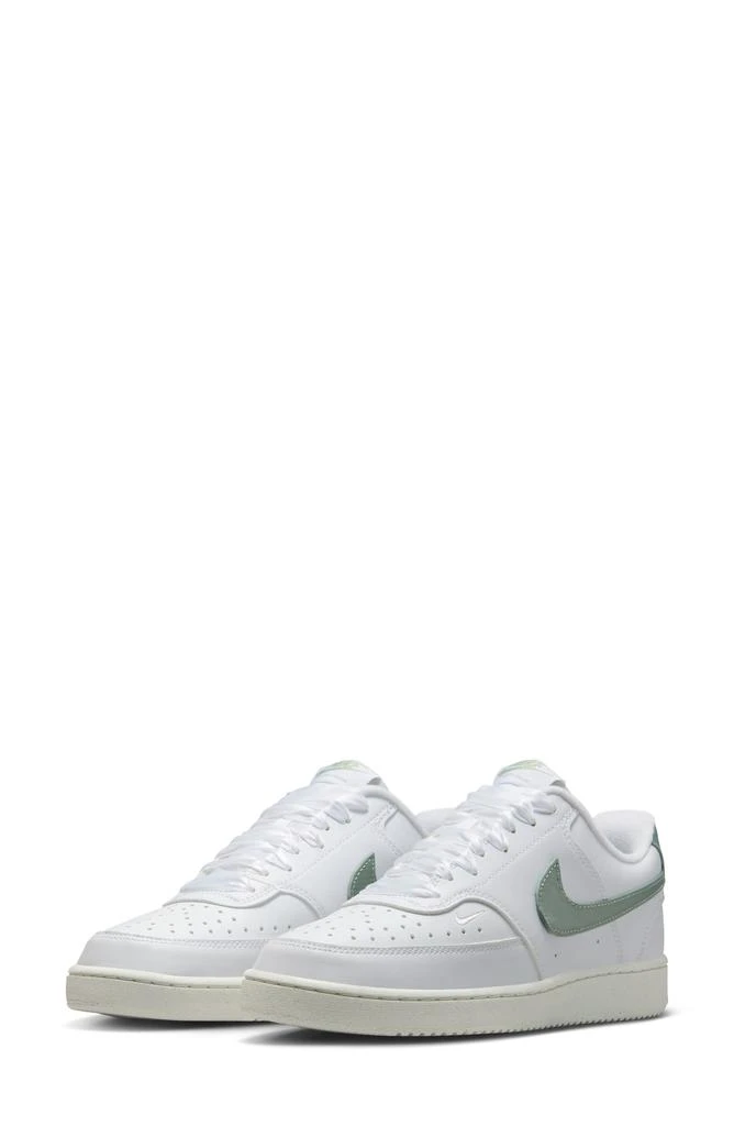 NIKE Court Vision Low Sneaker 1