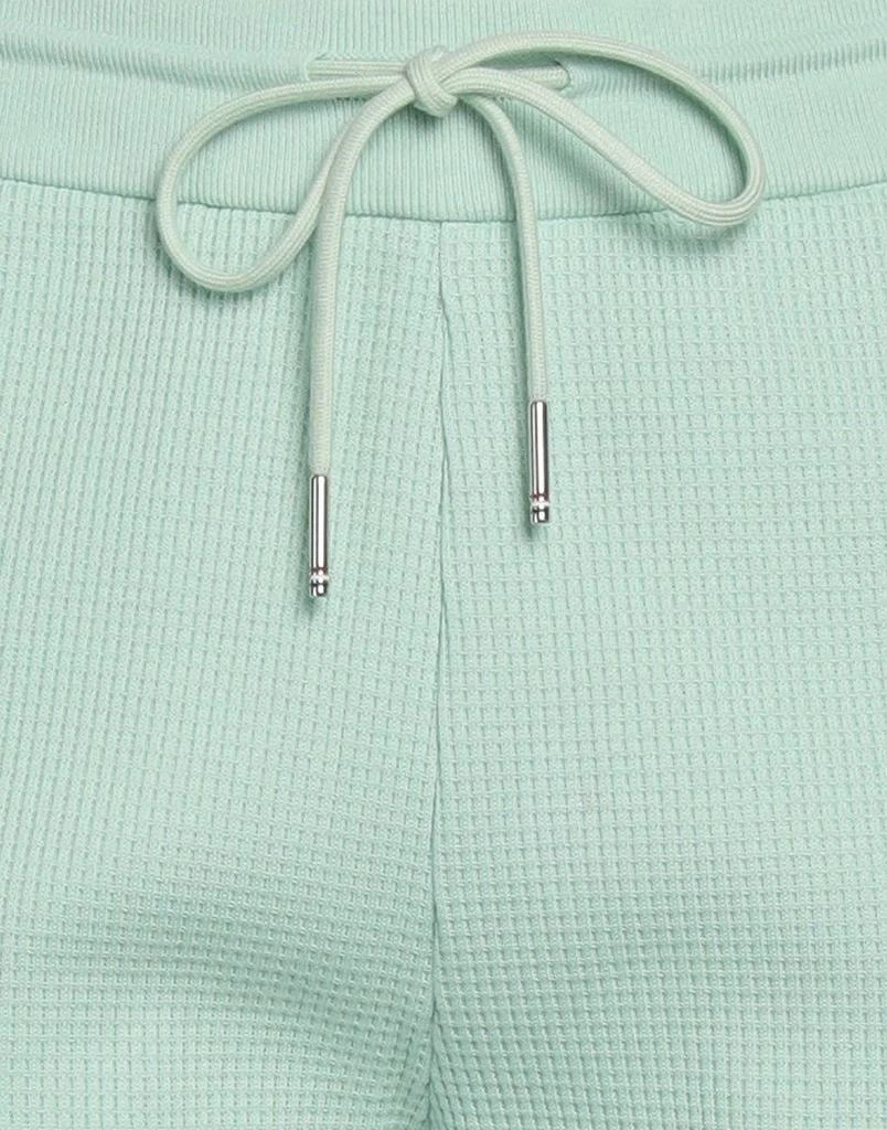 Thom Browne Shorts 
Bermuda 4