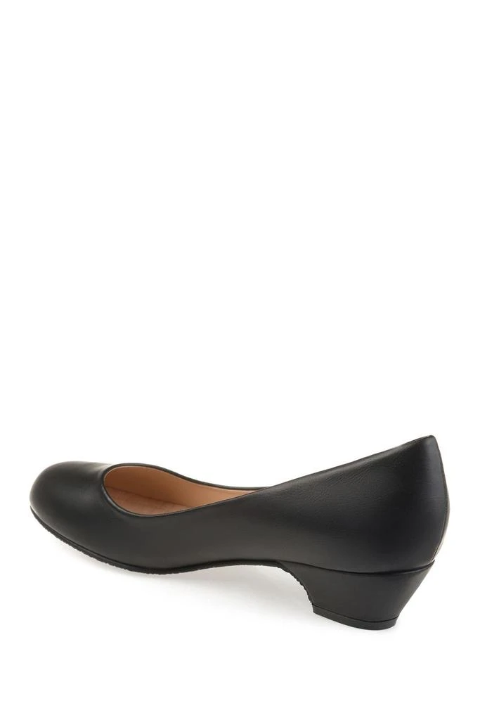 Journee Collection Saar Round Toe Pump - Narrow Width 2
