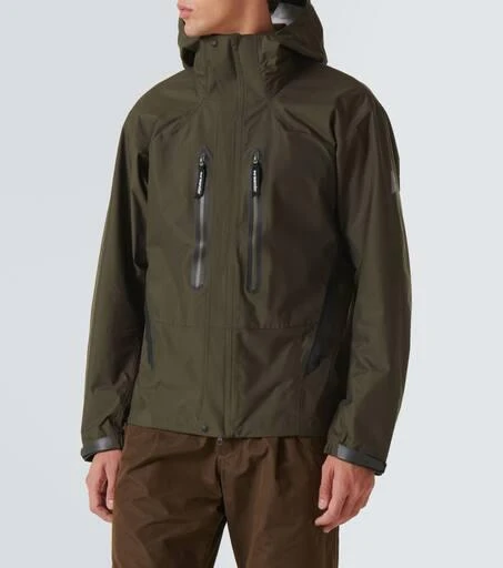 And Wander 2.5L Hiker raincoat 3