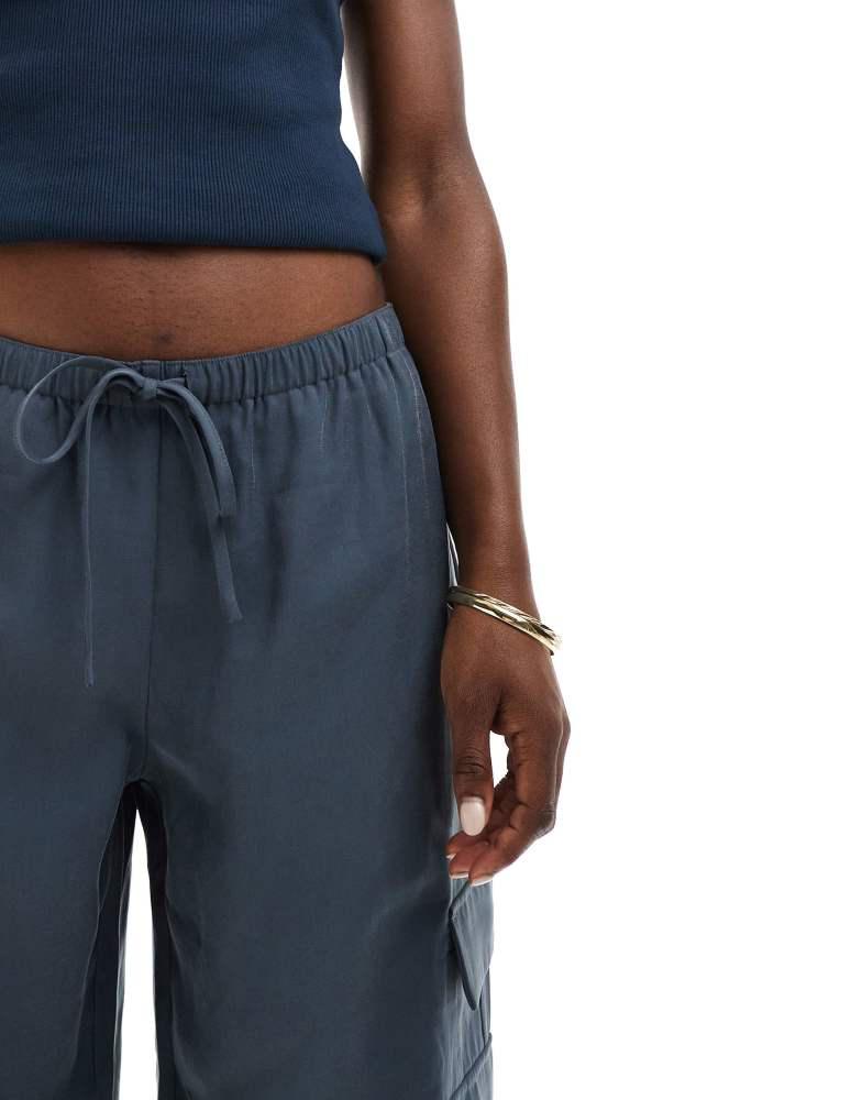 Abercrombie & Fitch Abercrombie & Fitch tie waist cargo trousers in grey