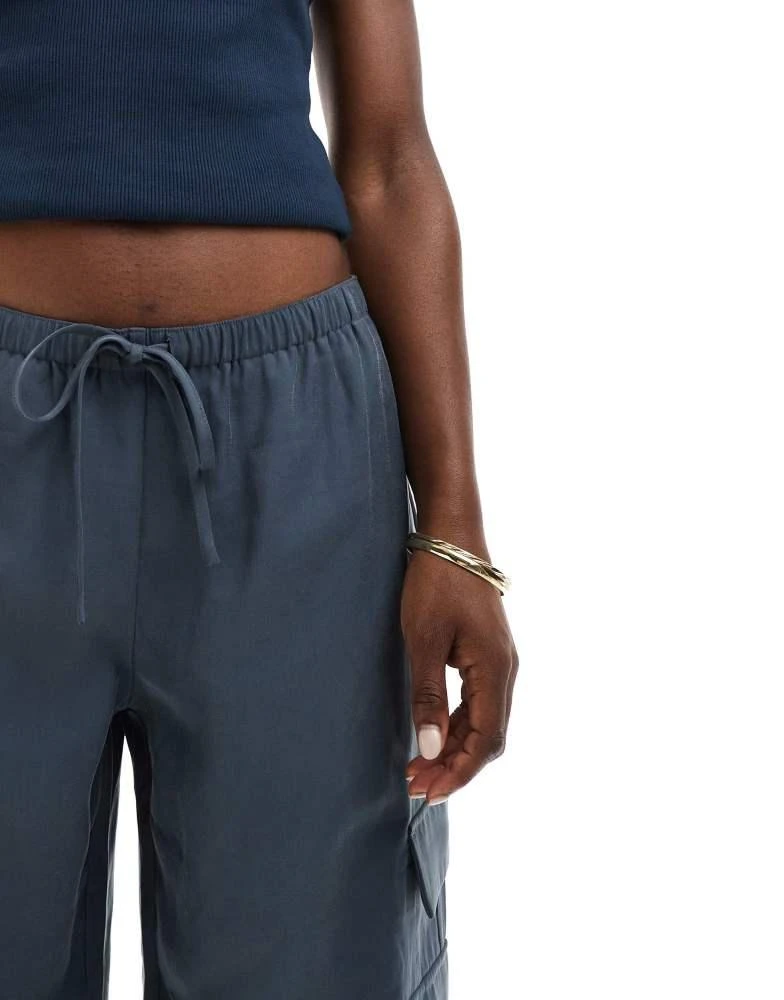 Abercrombie & Fitch Abercrombie & Fitch tie waist cargo trousers in grey 2