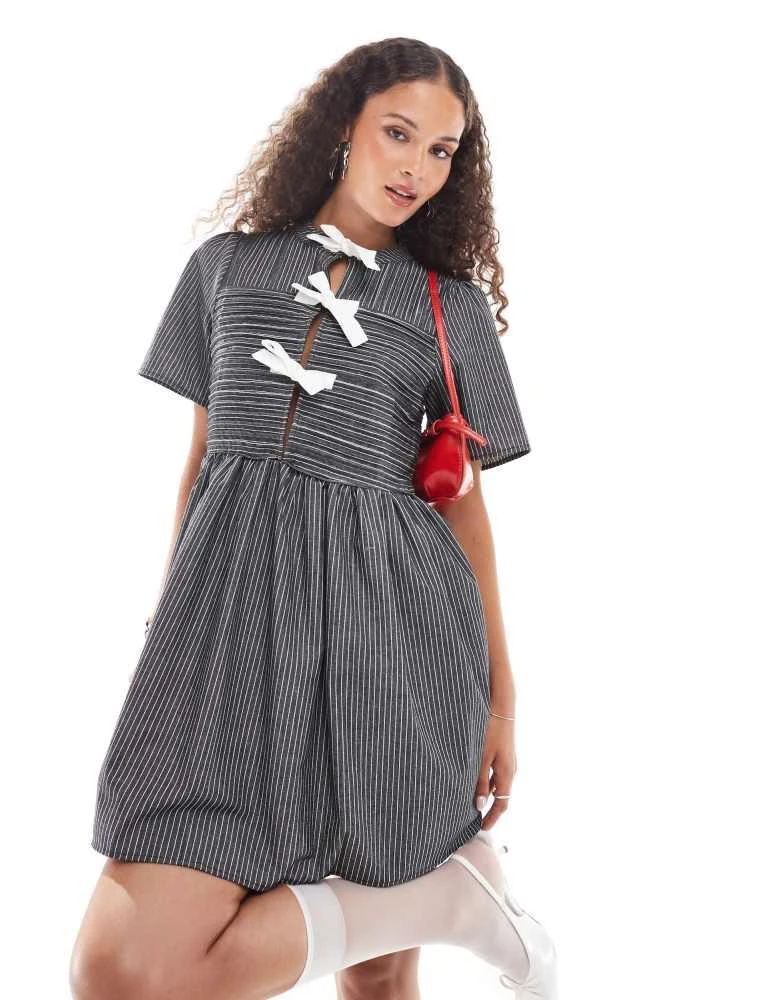 Ghospell Ghospell bow detail shirt mini dress in mono 1