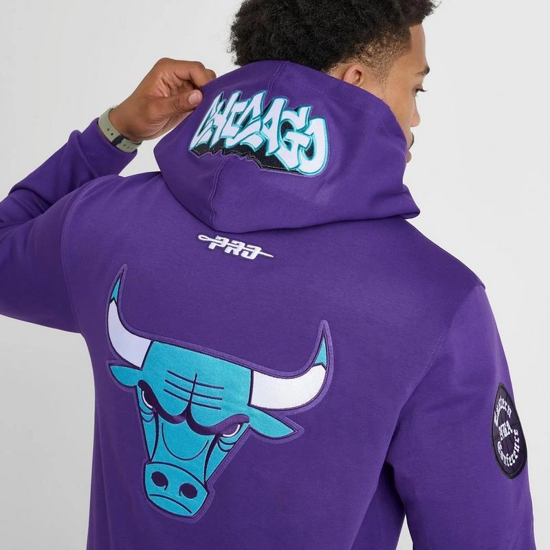 Pro Standard Men's Pro Standard Chicago Bulls Grape Pullover Hoodie 5