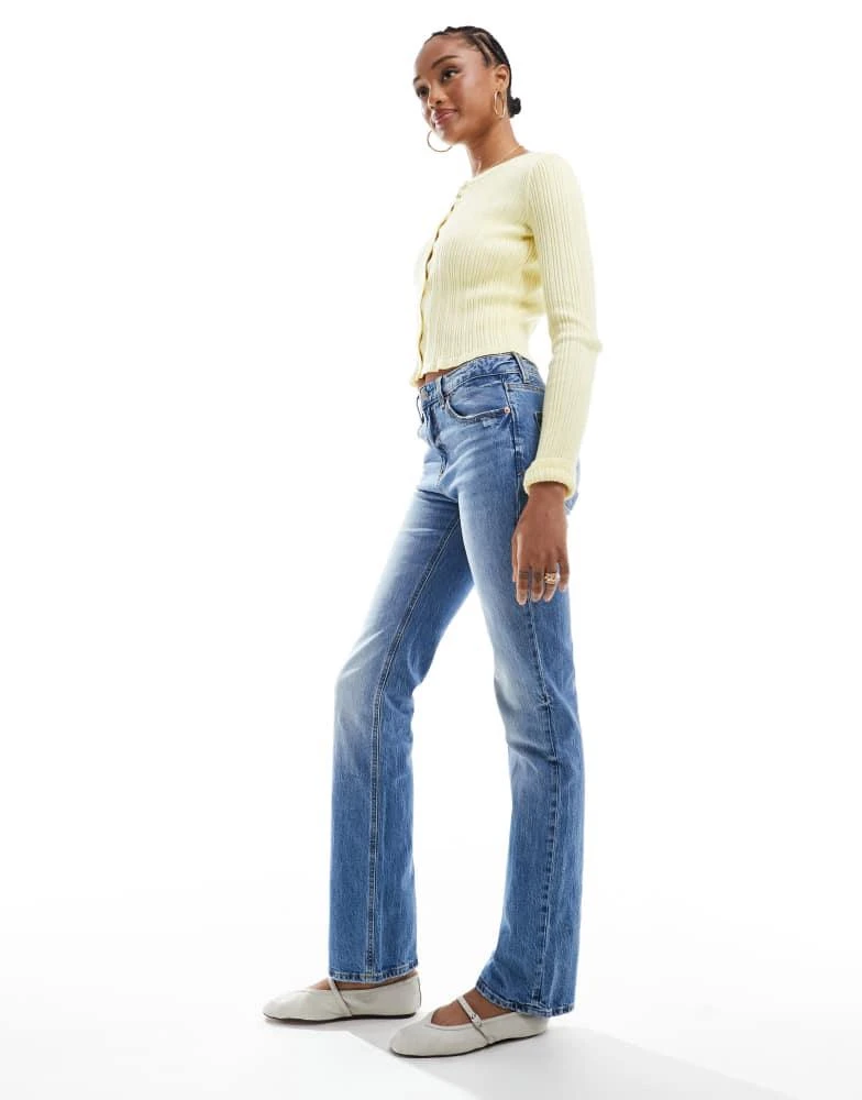 Stradivarius Stradivarius Tall D98 straight leg jeans in medium wash 3