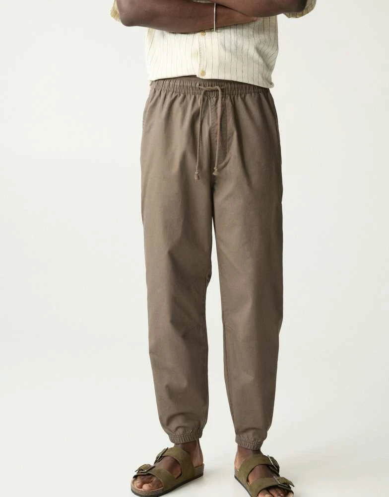 Pull&Bear Pull&Bear textured weave jogger trousers in khaki 2