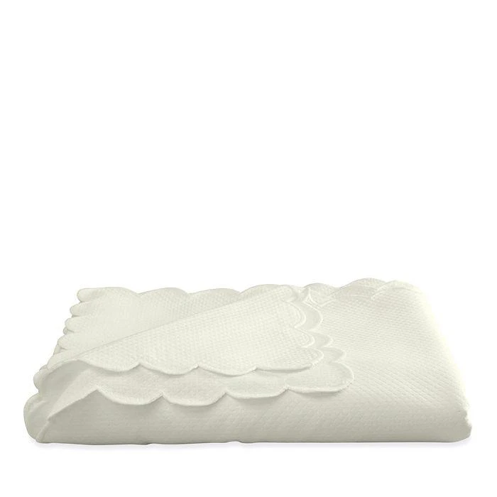Matouk Savannah Gardens Tablecloth, 68" x 126" Oblong 1