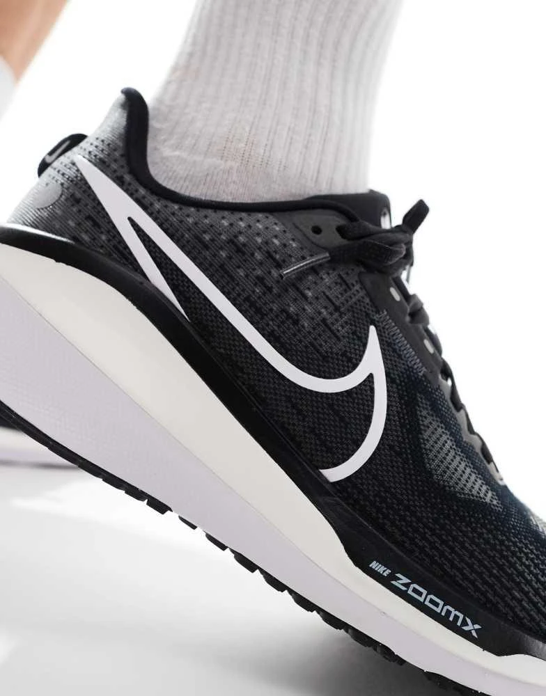 NIKE Nike Running Vomero 17 trainers in black and white 4
