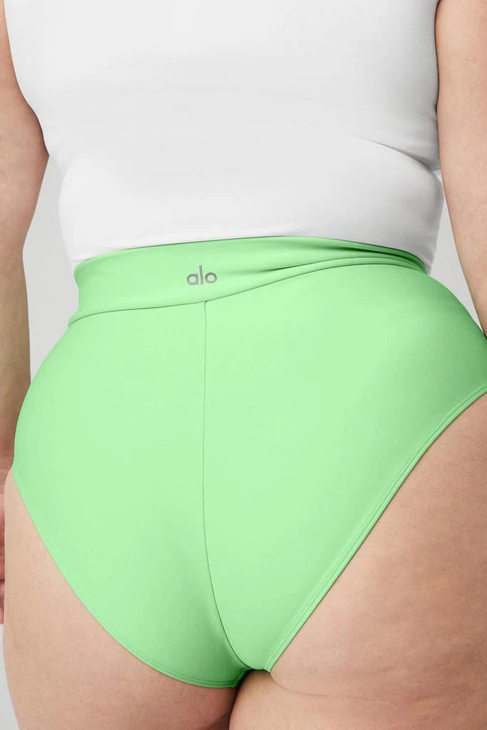 Alo Airlift Record-Breaker Boyshort - Ultramint 9