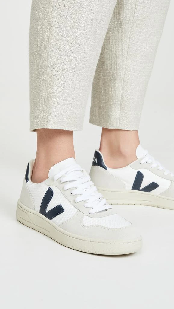 Veja V-10 Sneakers 2