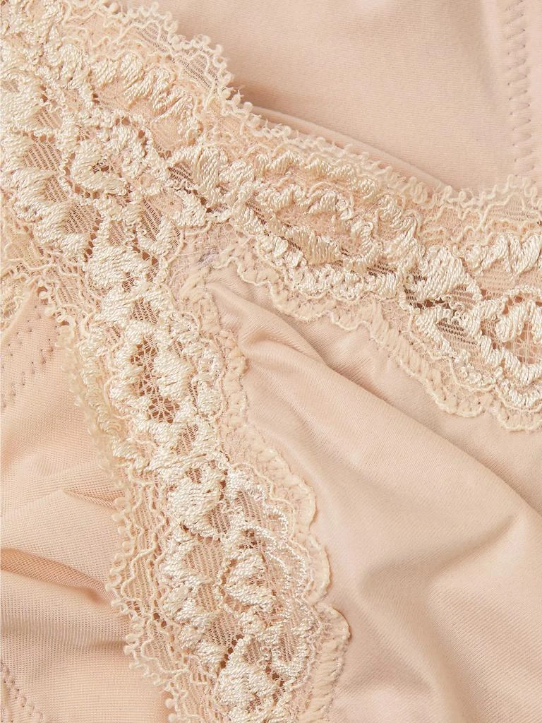 Wacoal Softly Styled Lace-Trim Underwire Bra 5