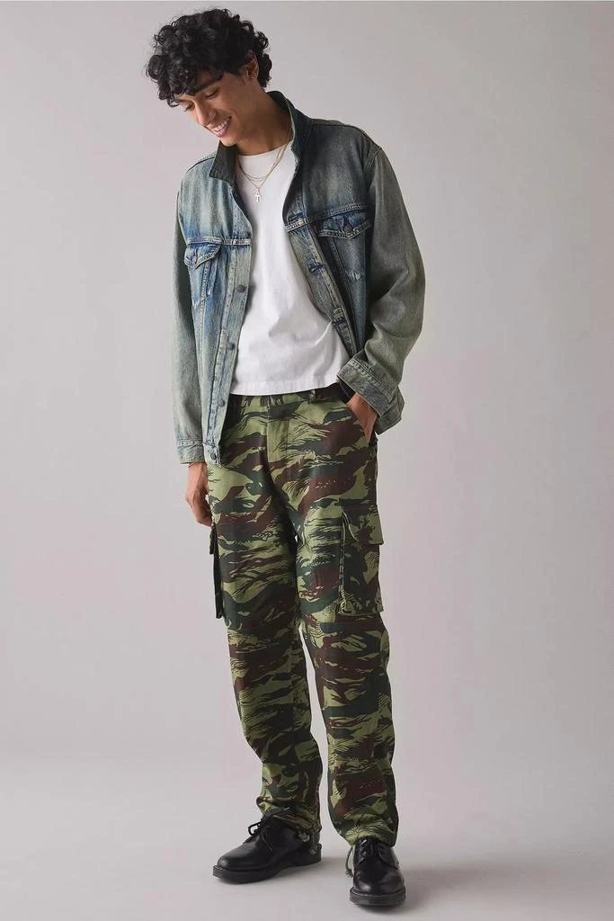 Vintage & ReMADE by UO Vintage By UO Brushstroke Camo Pant 3
