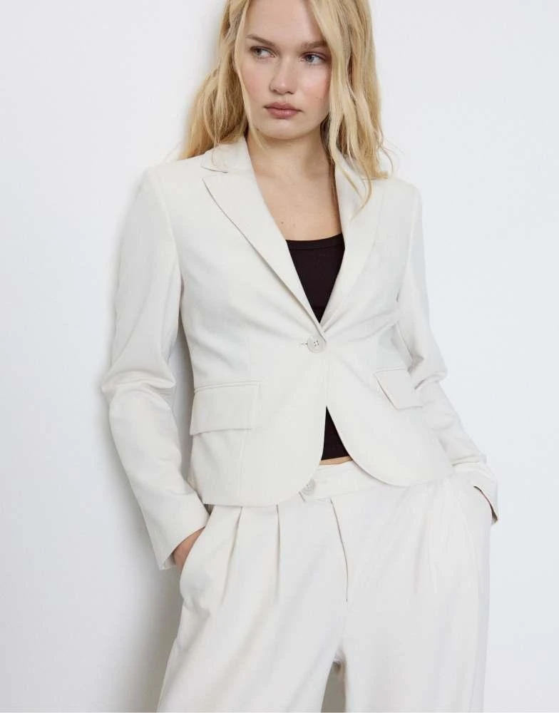 Stradivarius Stradivarius Cropped blazer in ice