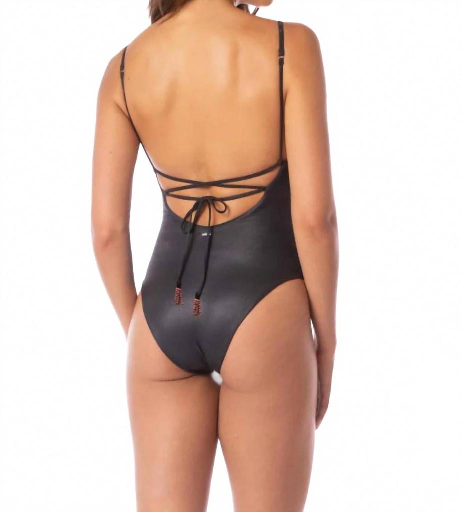 Maaji Parady Signature Cut V Wire One Piece In Onyx Black