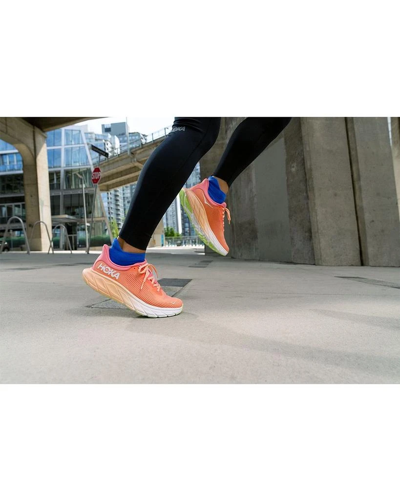 Hoka One One Women's Arahi 7 Sneakers 2