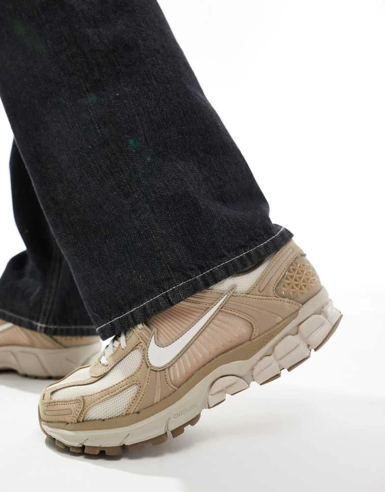 NIKE Nike Zoom Vomero 5 trainers in light brown 5