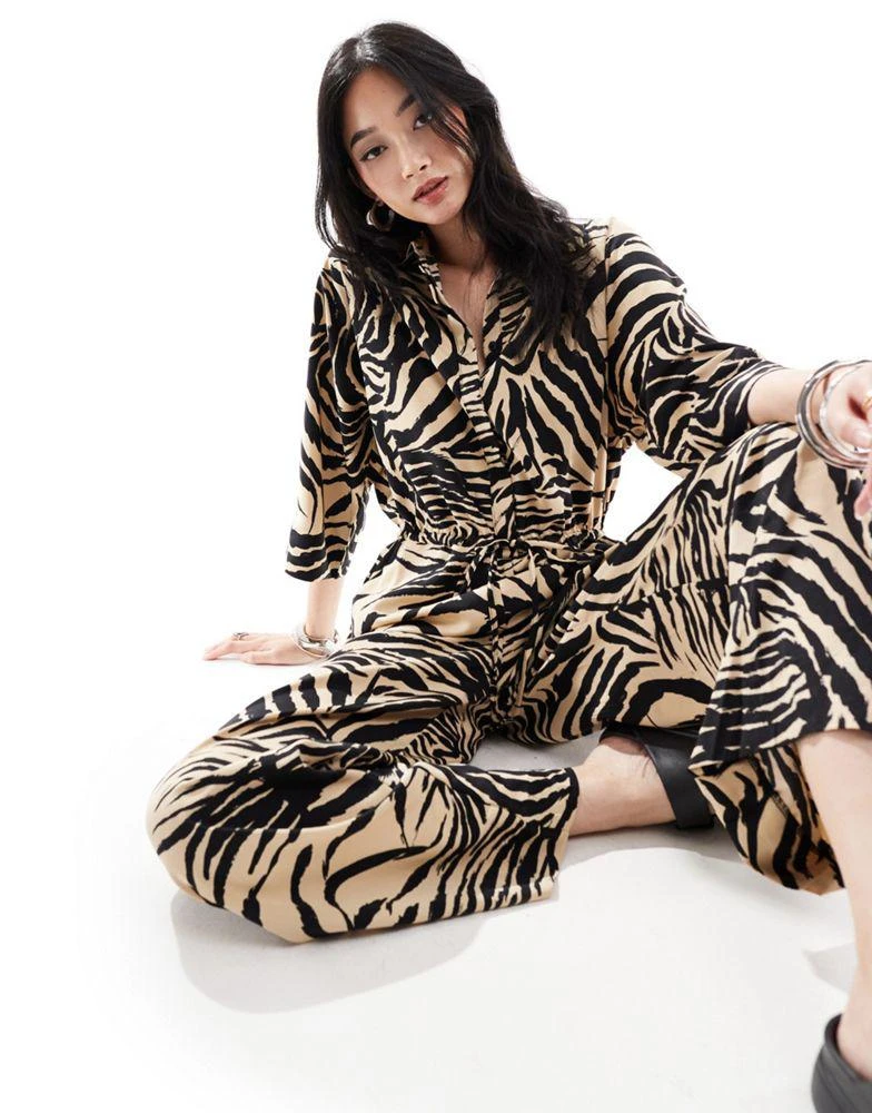 Monki Monki oversized jumpsuit with collar in beige animal print 4