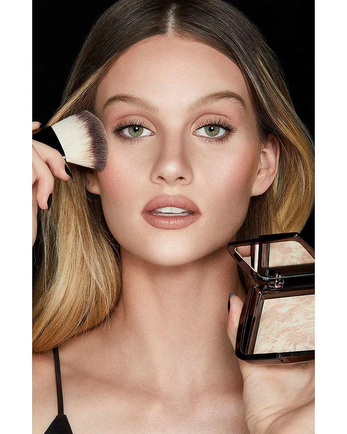 HOURGLASS Ambient Lighting Infinity Powder 3